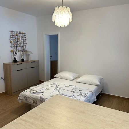 דראגה Apartmani Svemir מראה חיצוני תמונה